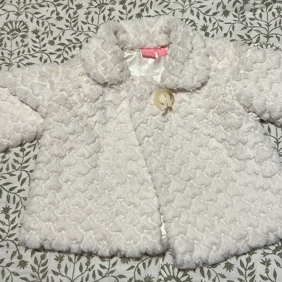 NWOT soft fuzzy ivory coat - Picture 3 of 3